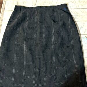 ♥️ Black Lined Suede Skirt